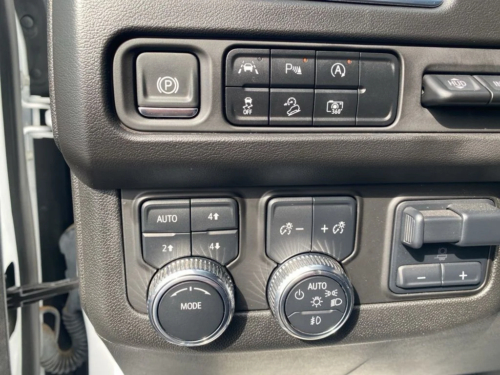 Used 2024 White GMC AT4 image 16