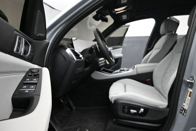 Used 2026 Gray BMW xDrive40i image 17