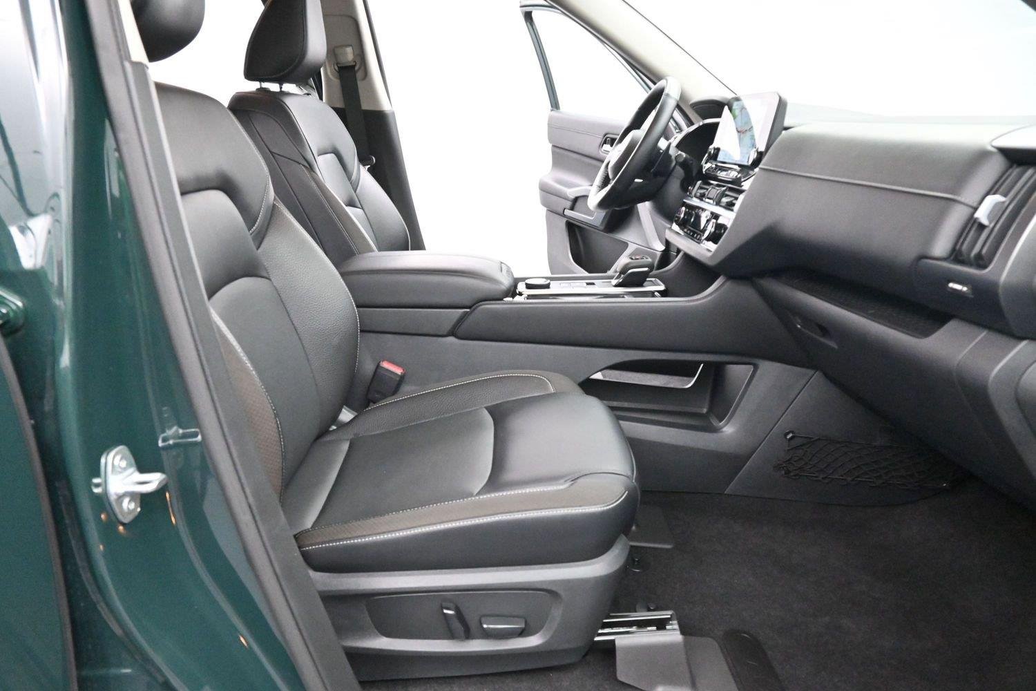 Used 2022 Green Nissan SL image 35