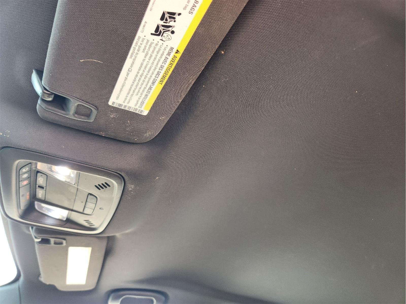 Used 2018 Summit White Buick Essence image 24