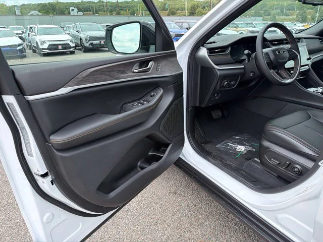 New 2026 White Jeep  image 11