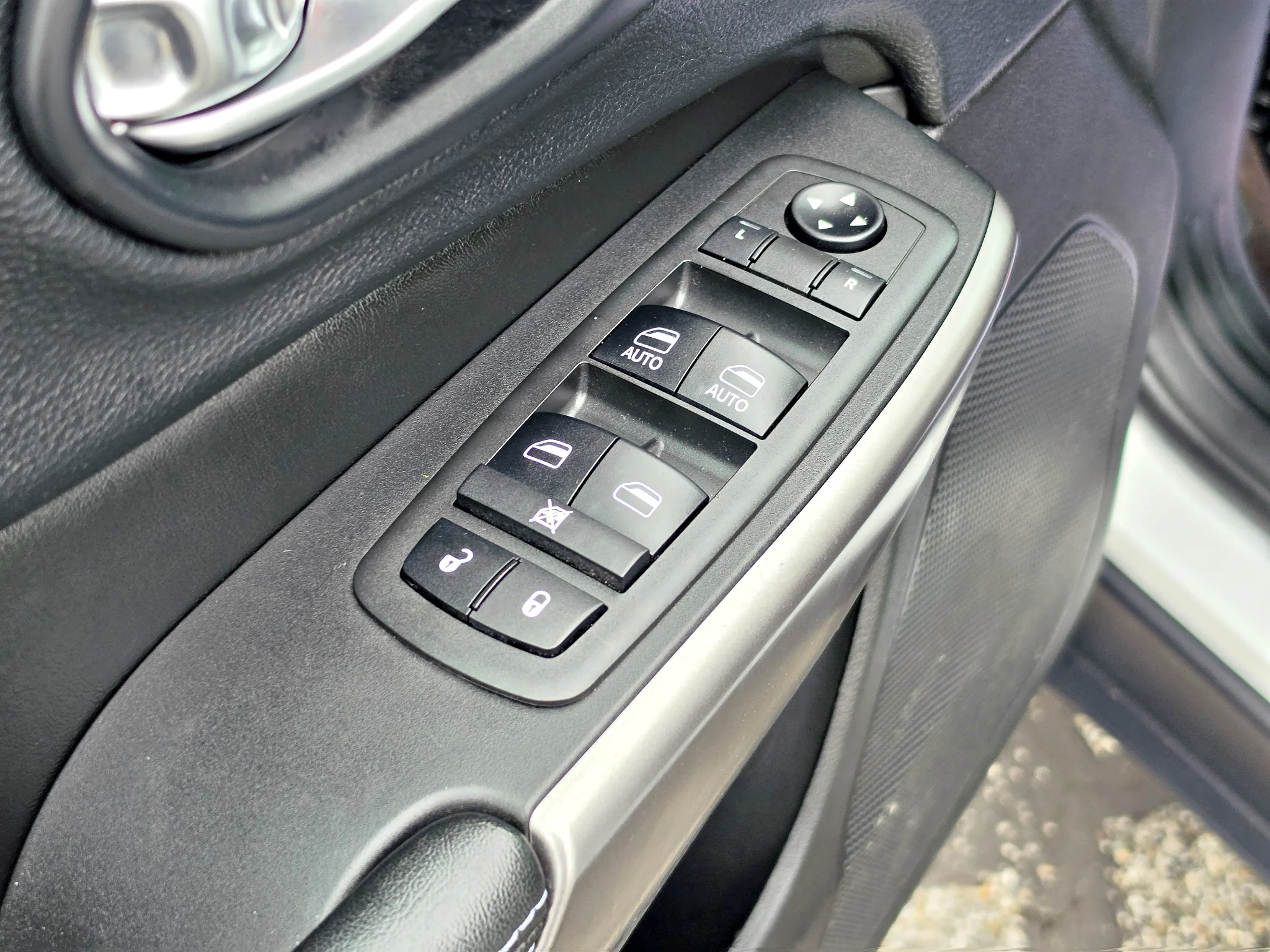 Used 2019 Bright White Clearcoat Jeep Latitude Plus image 20
