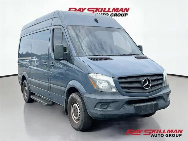 Used 2018 Gray Mercedes-Benz Cargo 144 WB image 1