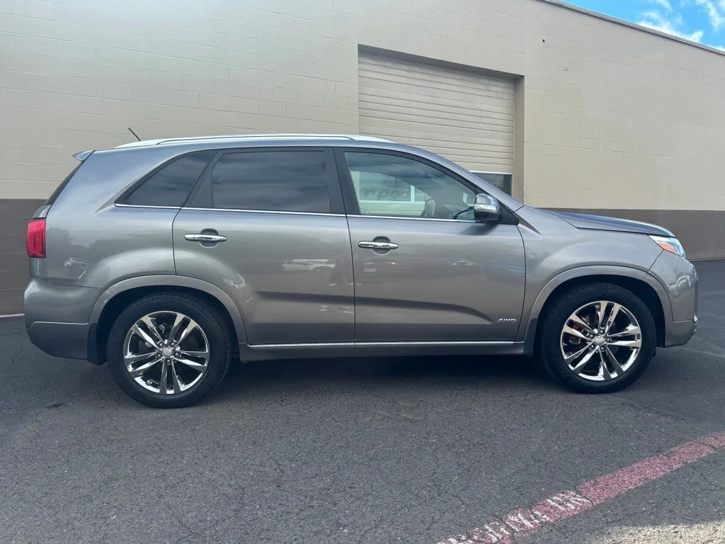 Used 2014 Titanium Silver Kia Limited V6 image 3