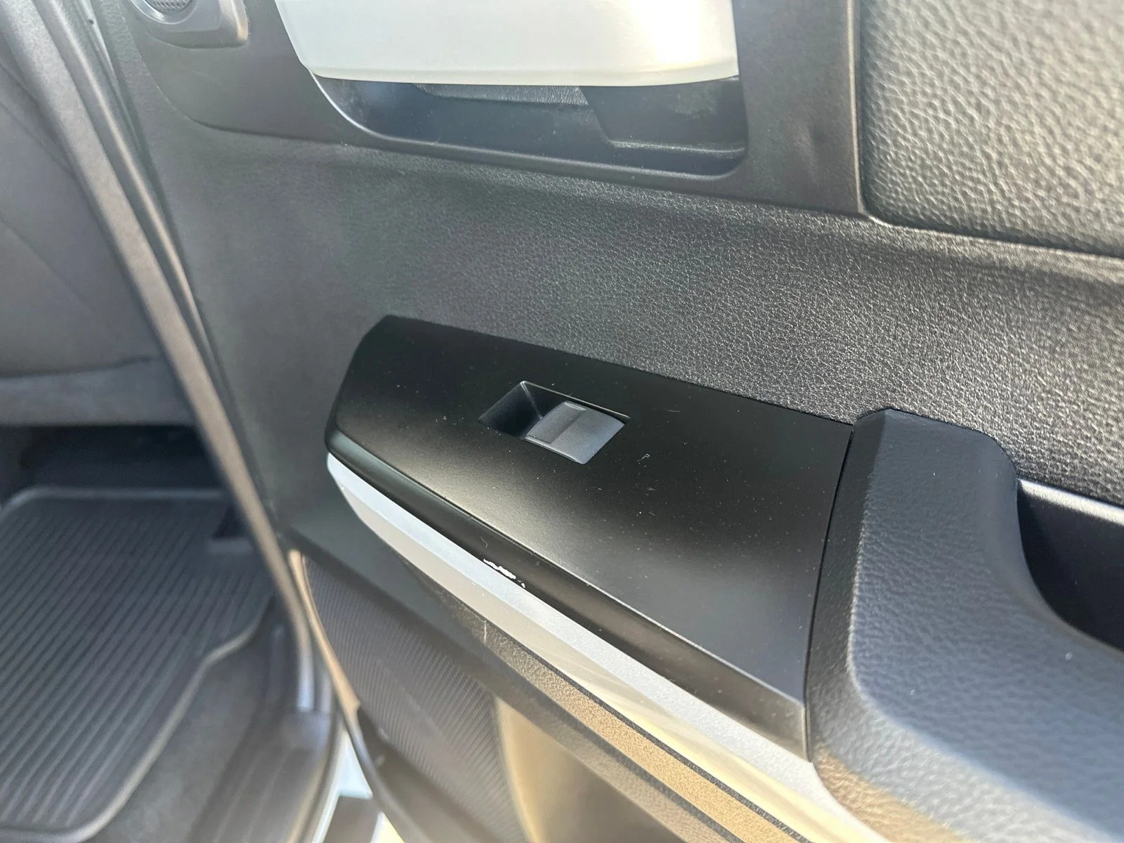 Used 2020 White Toyota SR5 image 34