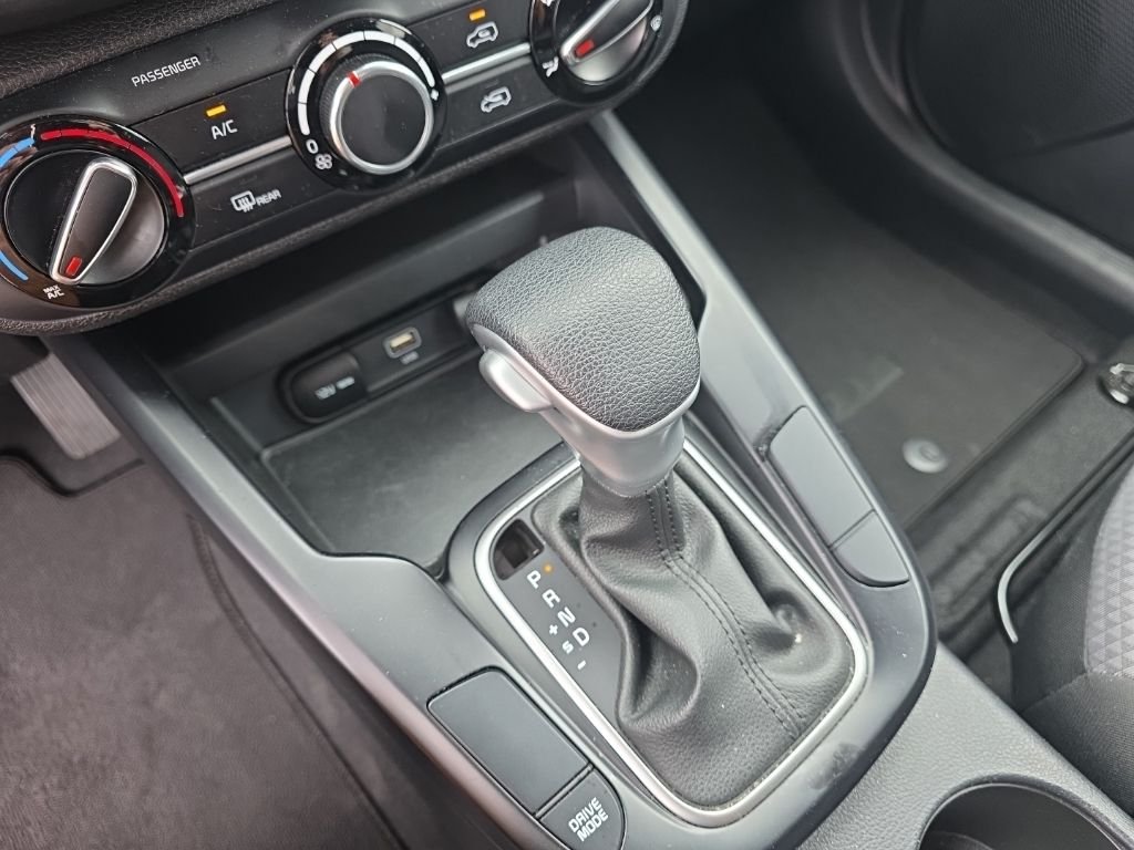 Used 2024 Black Kia LX image 20