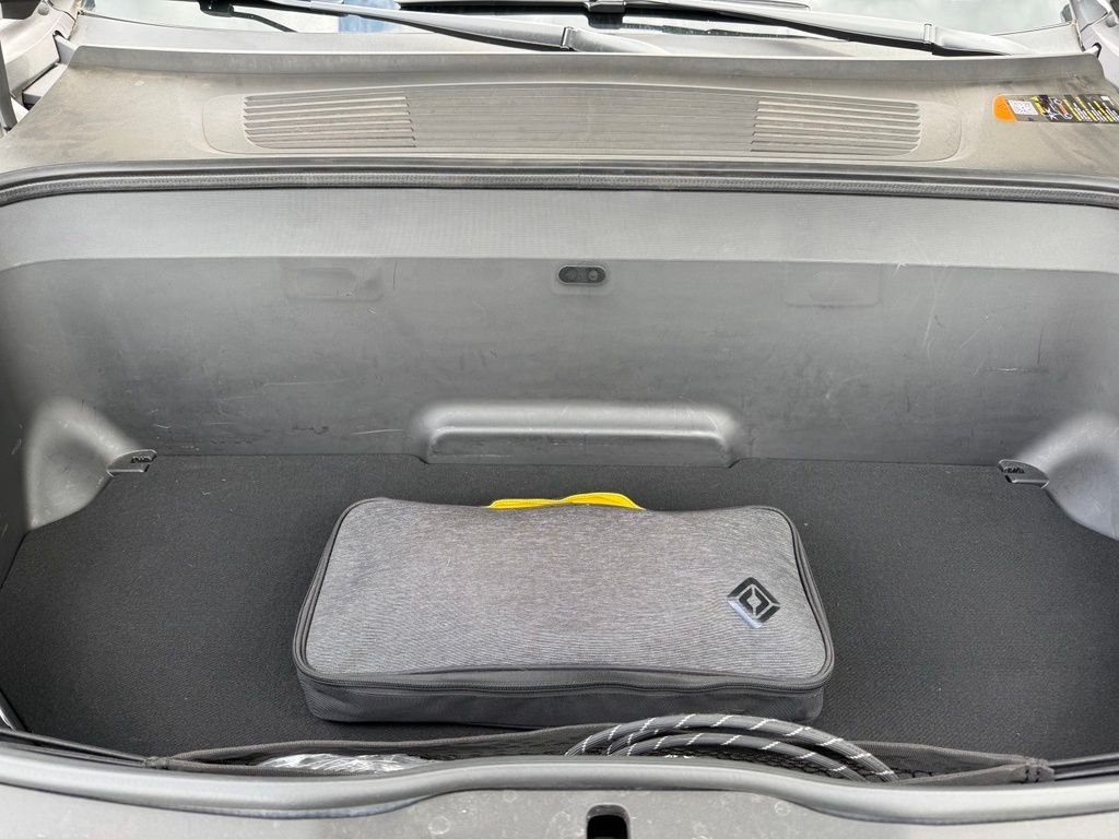 Used 2022 Glacier White Rivian Adventure image 27