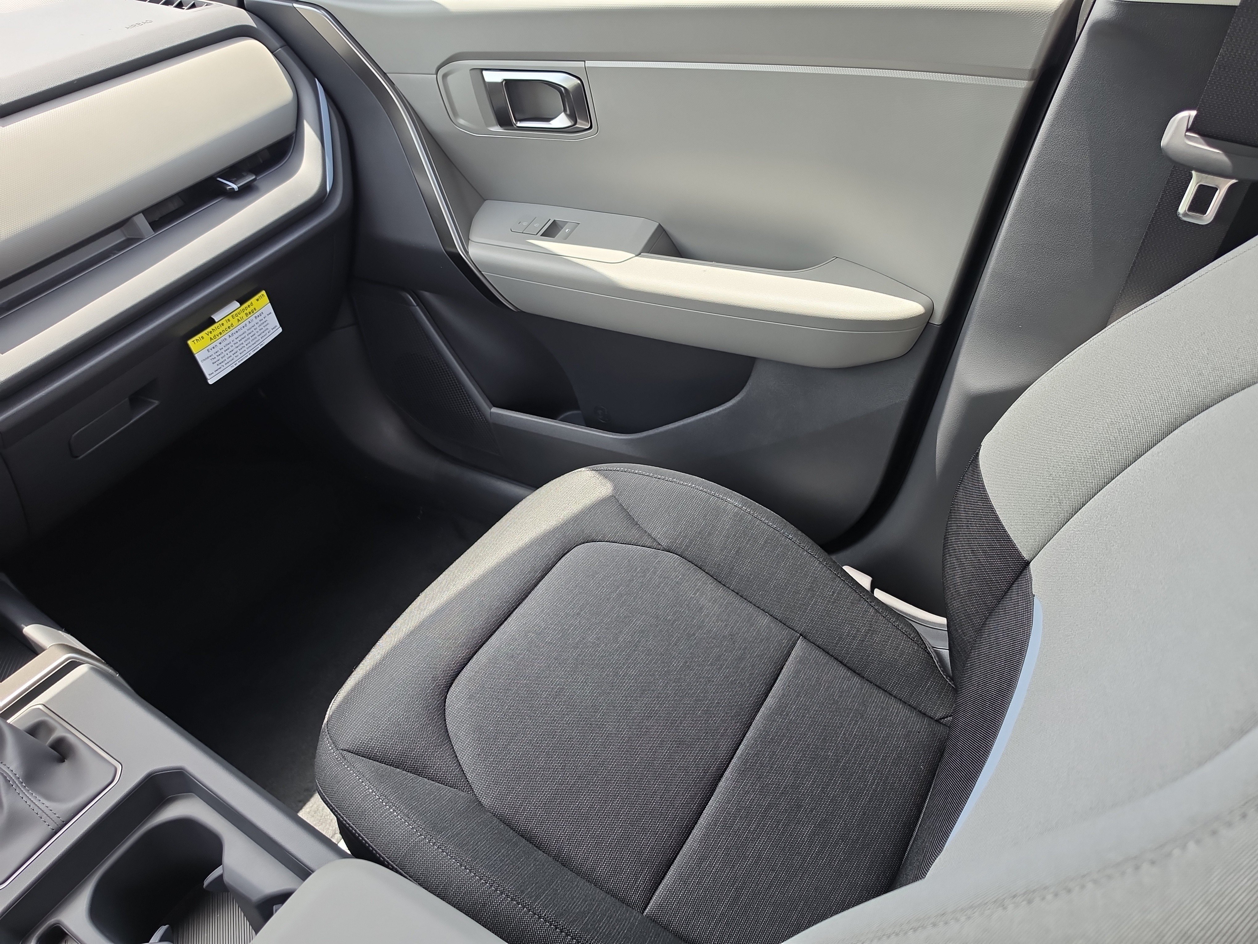 New 2027 Snow White Pearl Kia LX image 15