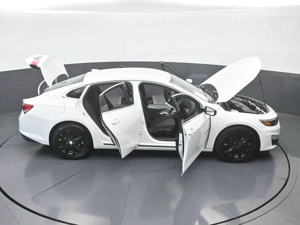 Used 2024 Summit White Chevrolet LT image 65
