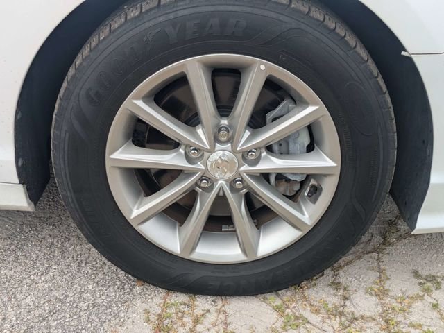 Used 2019 White Hyundai SE image 11