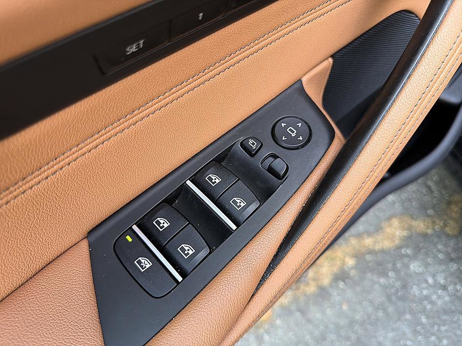 Used 2021 Black Sapphire Metallic BMW 540i image 10
