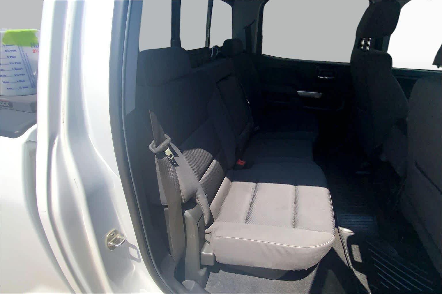 Used 2018 Summit White Chevrolet LT image 20