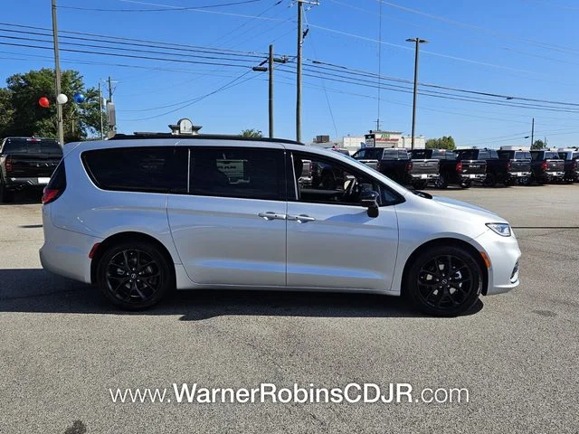 2026 Chrysler Pacifica Select - Photo 16