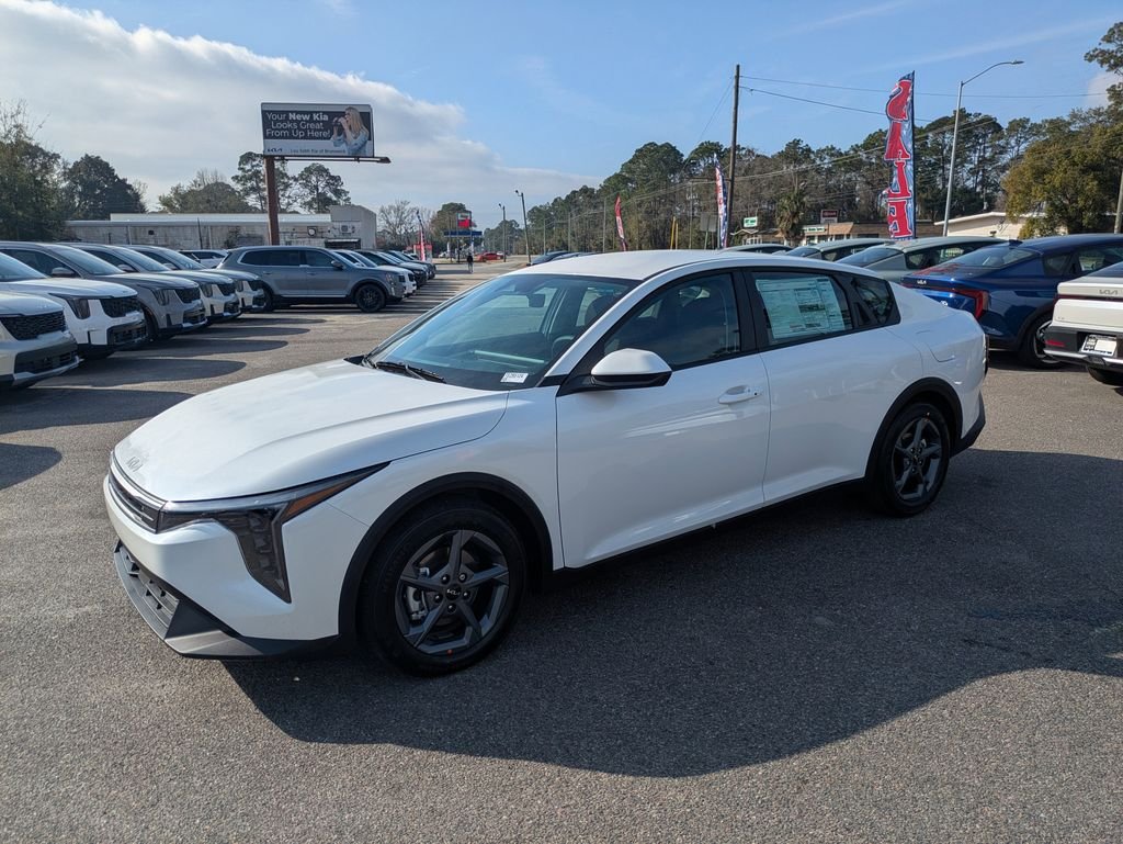 New 2026 Snow White Pearl Kia LXS image 8