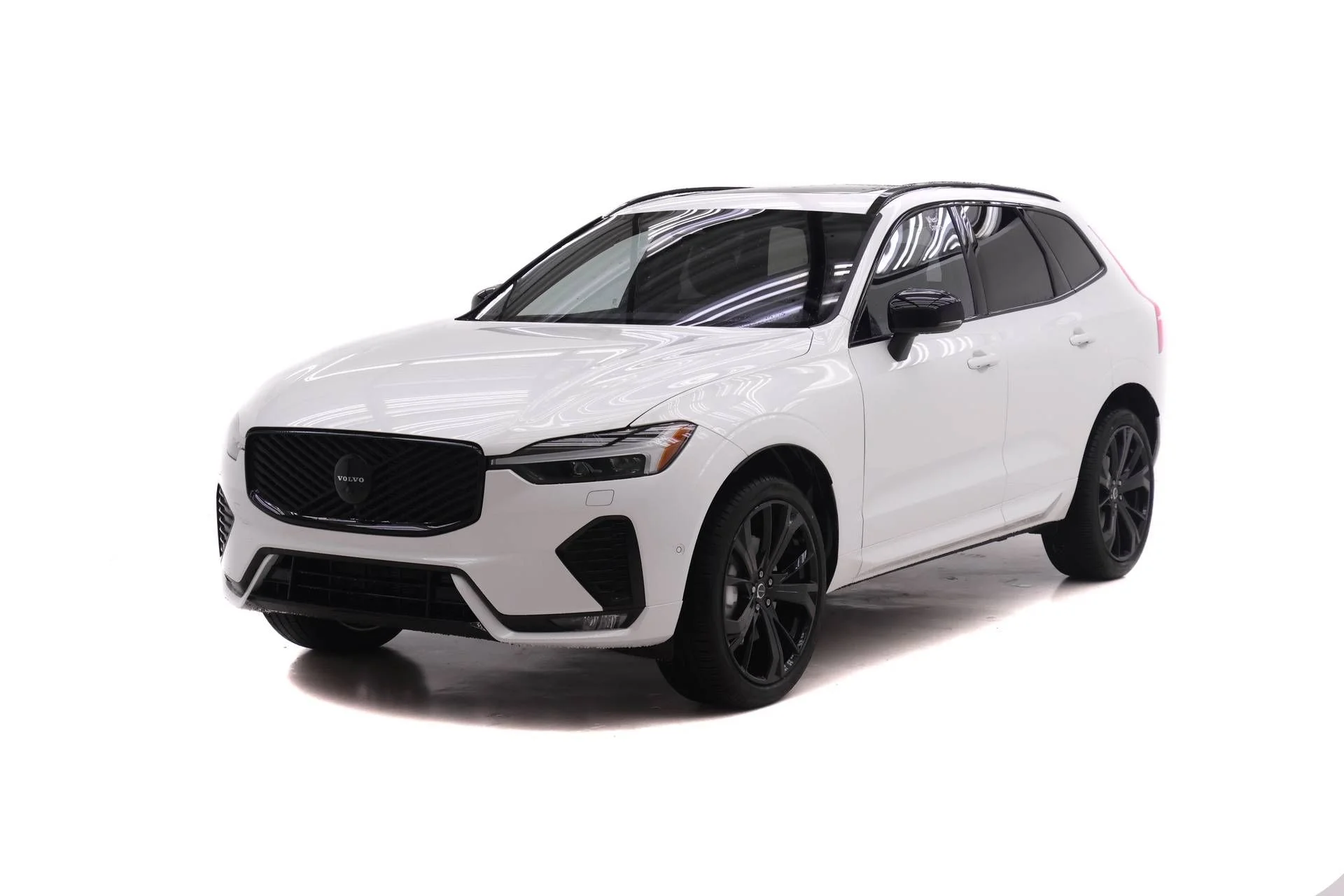 2026 Volvo XC60 B5 Ultra Black Edition Theme AWD's photo