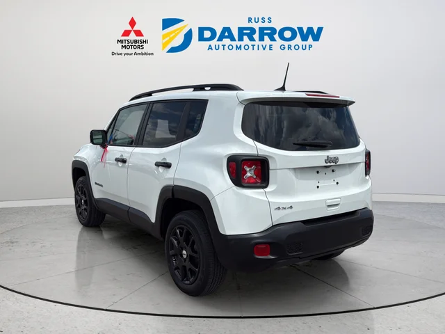 Used 2023 White Jeep Latitude image 3