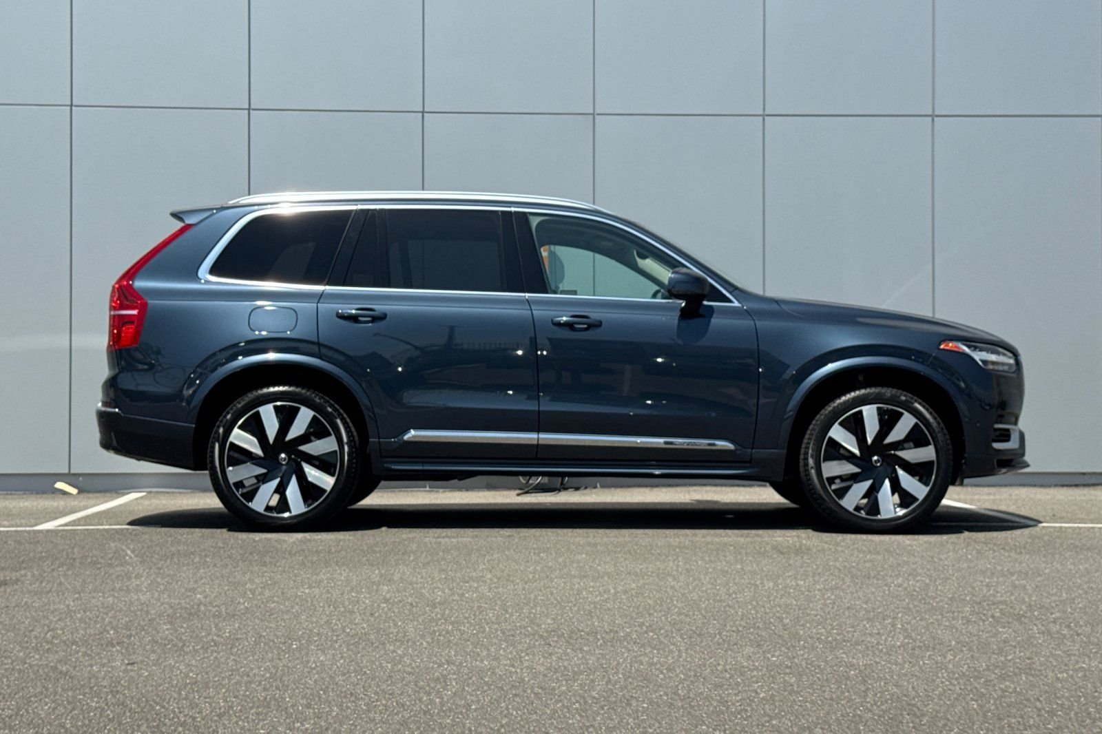 Used 2023 Blue Volvo Ultimate image 6