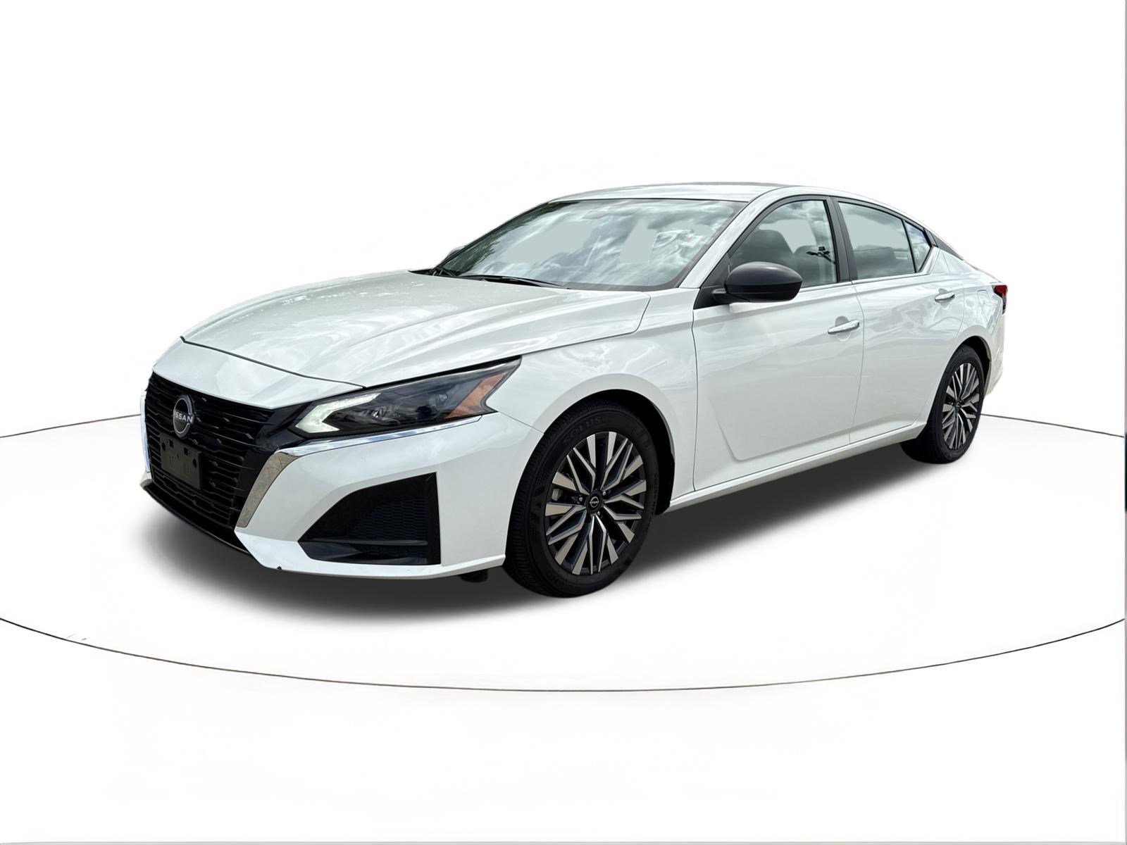 Used 2025 Glacier White Nissan SV image 7