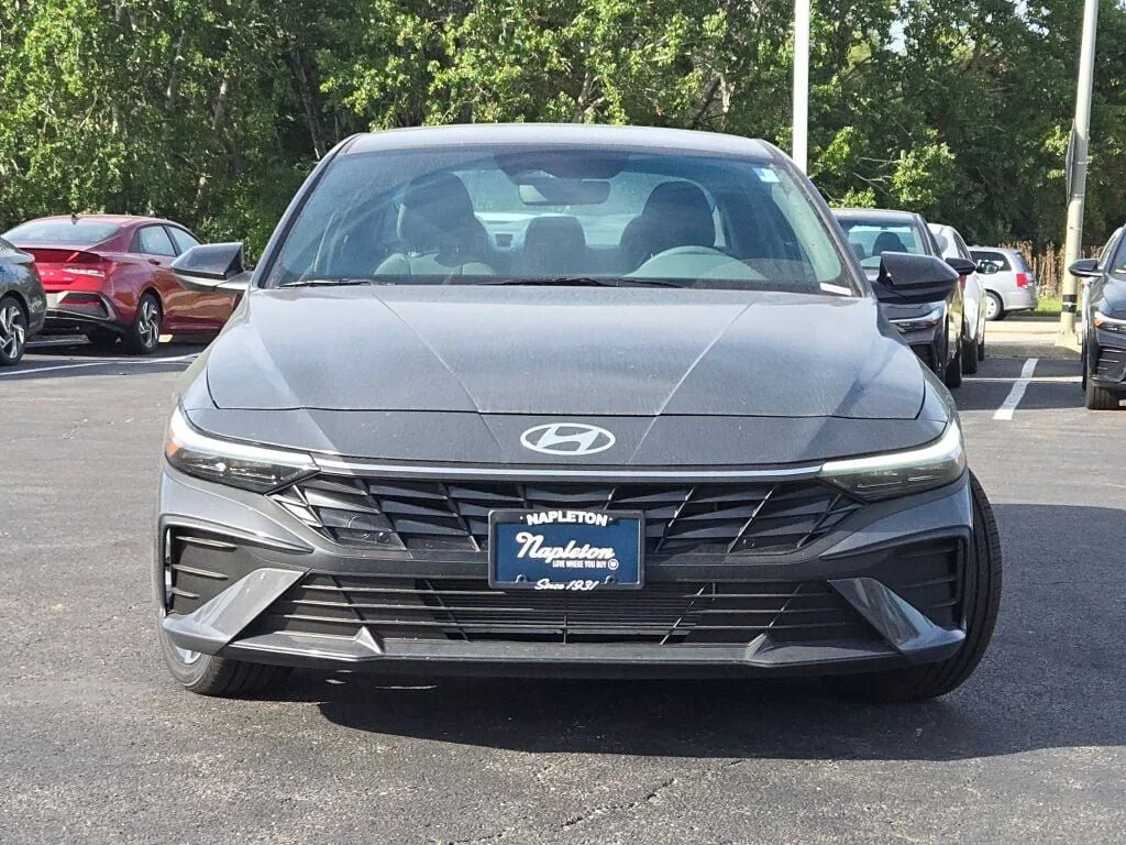 Used 2025 Gray Hyundai SEL Sport image 4