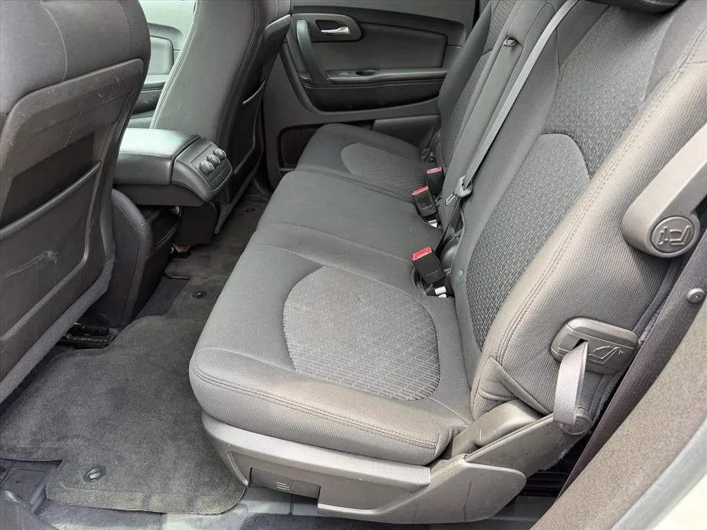 Used 2011 White Chevrolet LT image 7