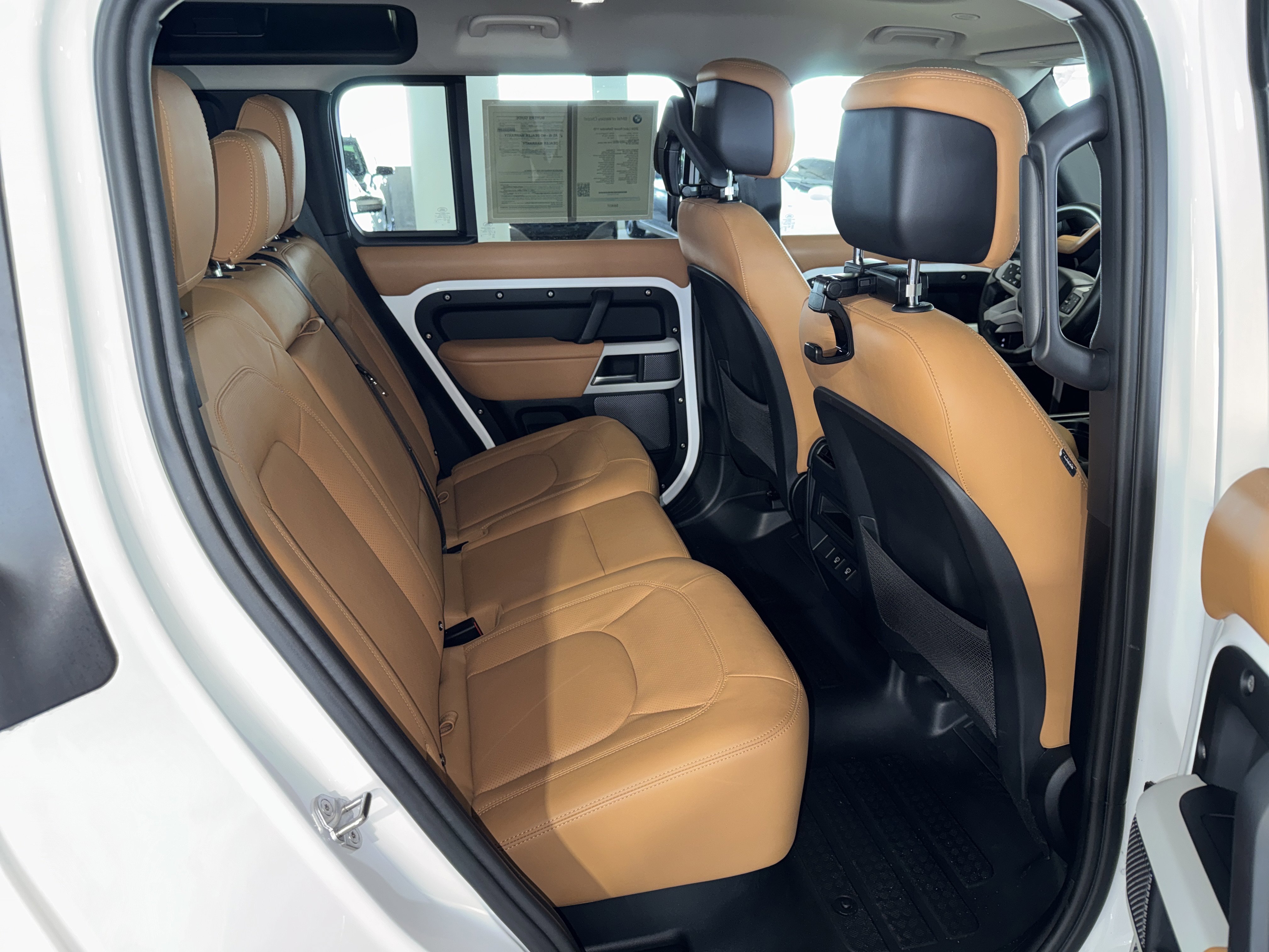 Used 2024 Fuji White Land Rover SE image 12