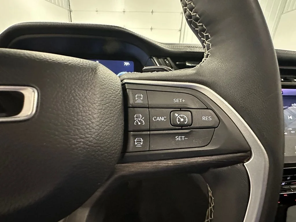 Used 2023 White Jeep Limited image 39