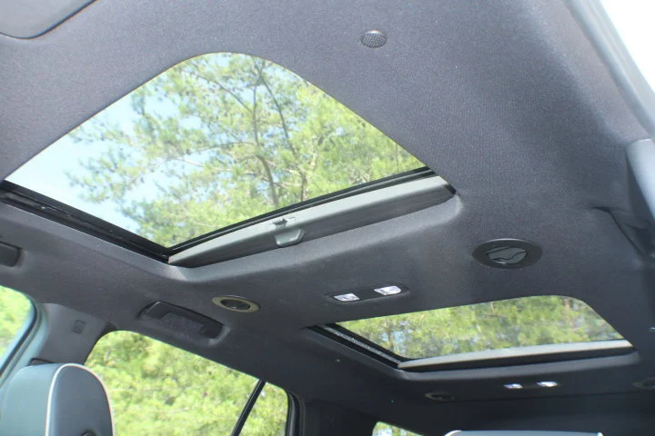 Used 2023 Iridescent Pearl Tricoat Chevrolet Premier image 7