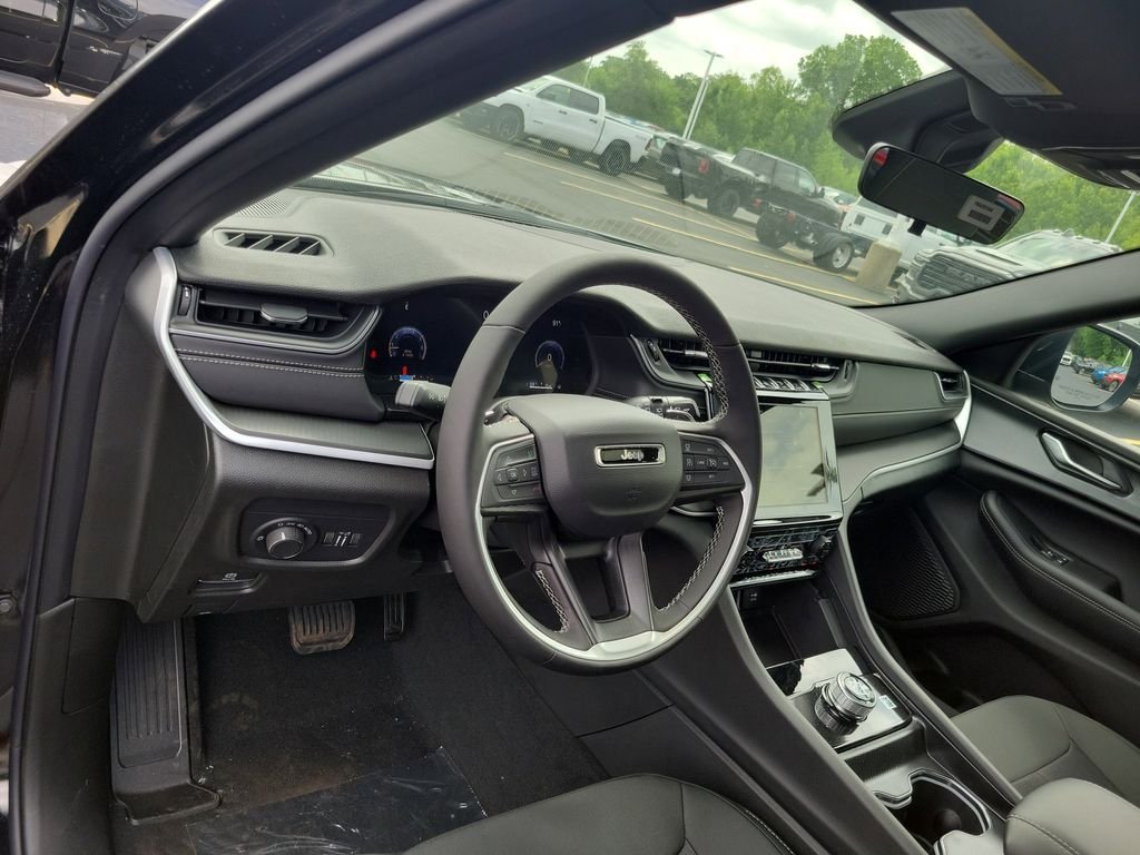 New 2026 Diamond Black Crystal Pearlcoat Jeep Laredo X image 17