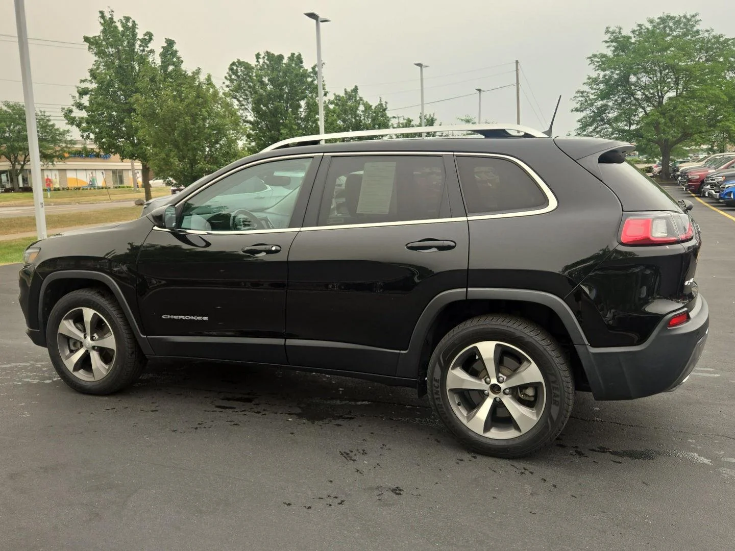 Used 2020 Diamond Black Crystal Pearlcoat Jeep Limited image 3