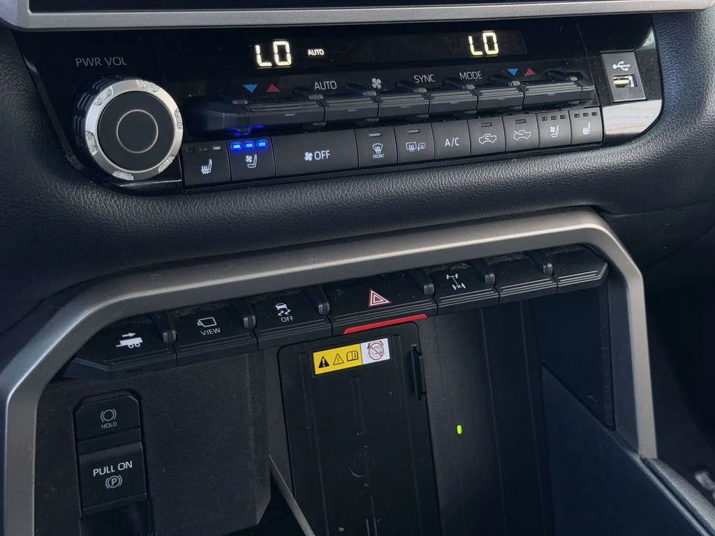 Used 2023  Toyota Limited image 21