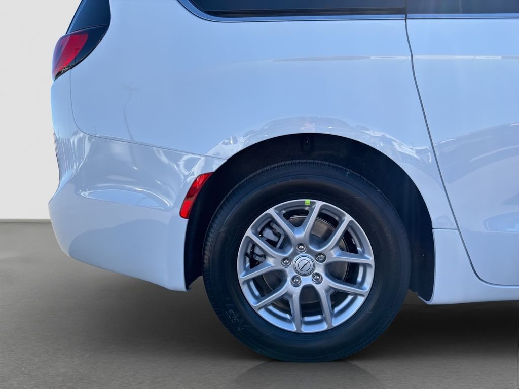 New 2026 Bright White Clear-Coat Exterior Paint Chrysler LX image 24