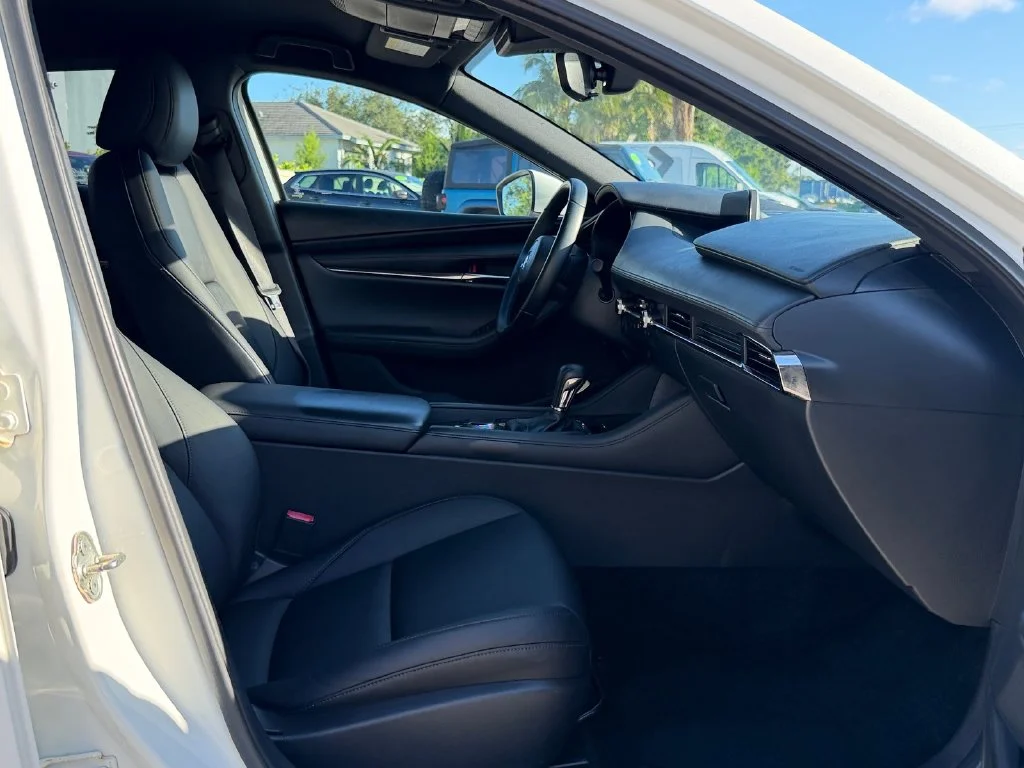 Used 2019 White Mazda Preferred image 20