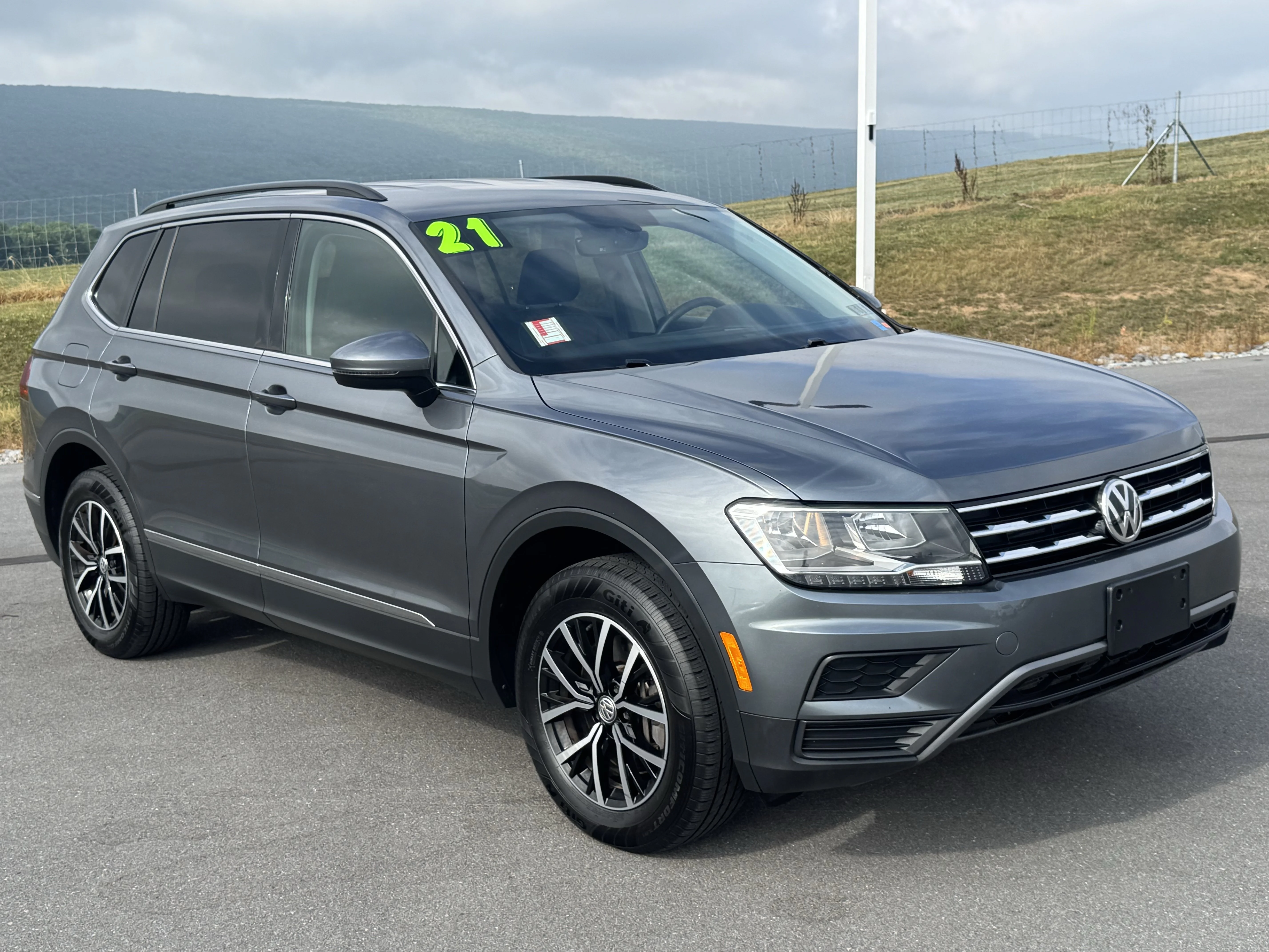 Used 2021 Platinum Gray Metallic Volkswagen SE image 1