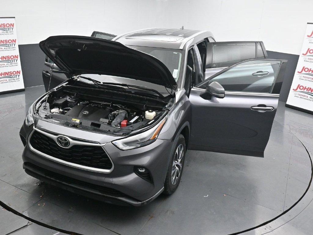 Used 2022 Gray Toyota XLE image 40