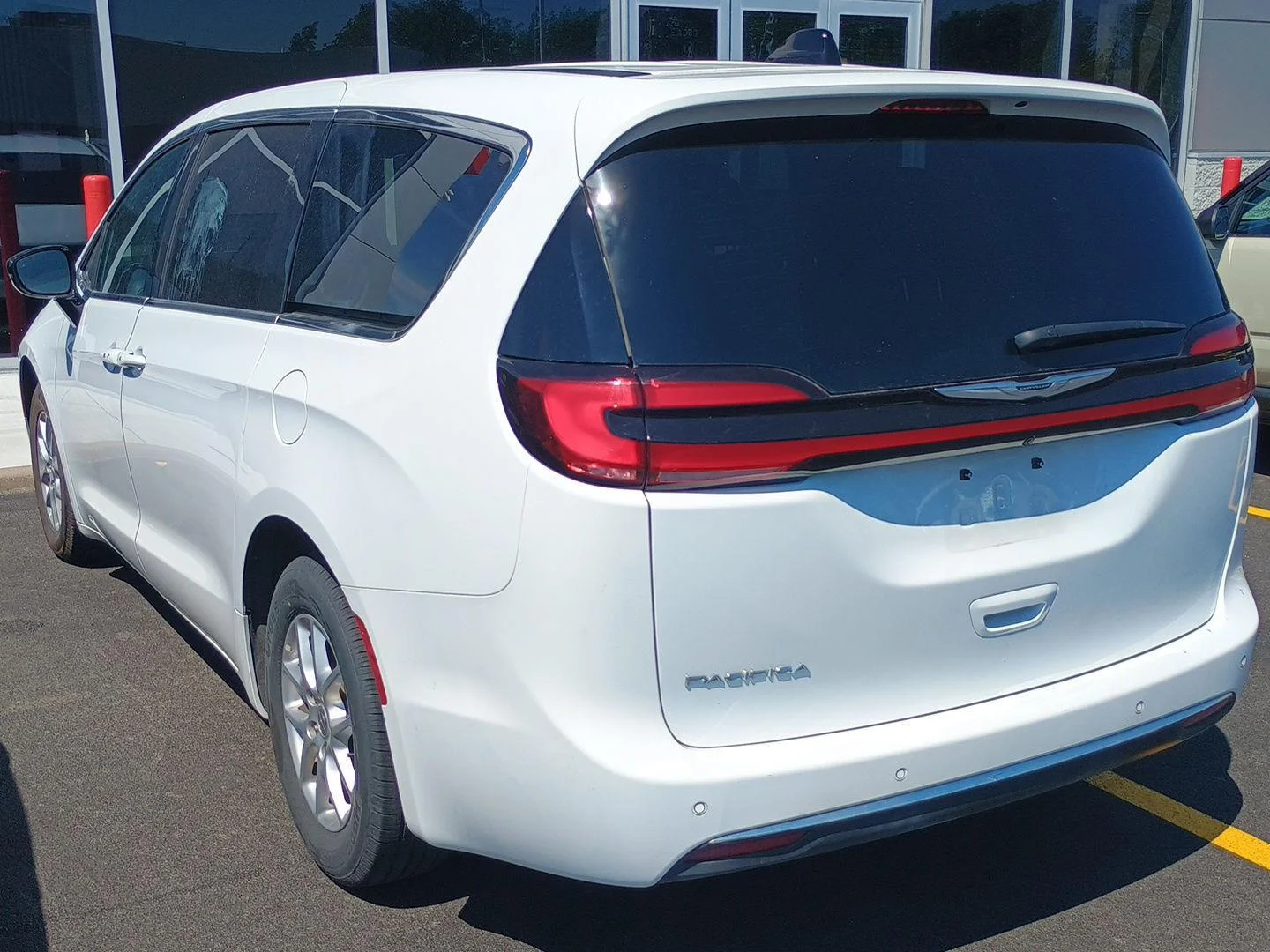 Used 2025 Bright White Clearcoat Chrysler Select image 3