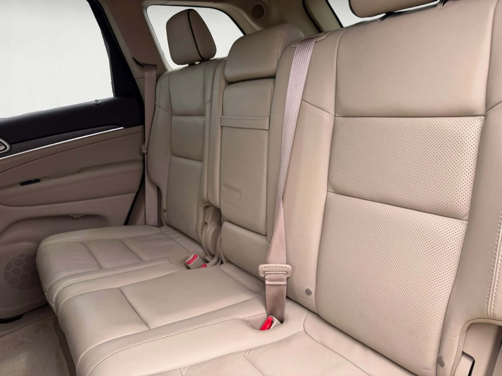 Used 2018 True Blue Pearlcoat Jeep Overland image 13