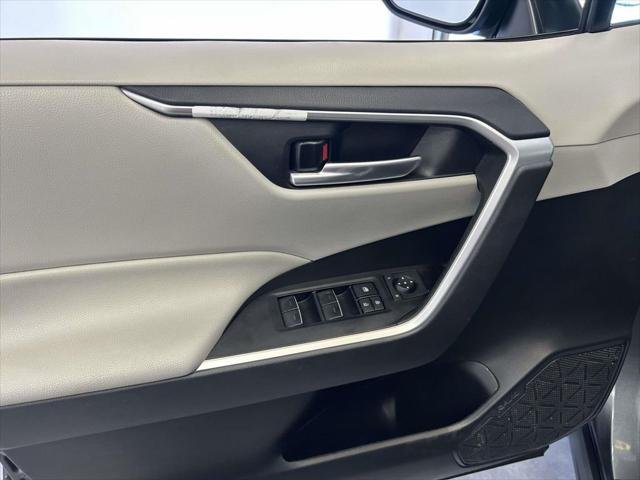 Certified Used 2025 MAGNETIC GRAY MET. Toyota  image 17
