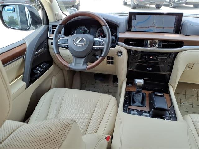 Used 2019 Eminent White Pearl Lexus Three-Row image 4