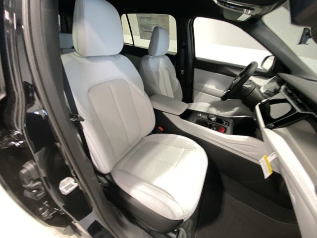 New 2026 Diamond Black Crystal Pearl-Coat Exterior Paint Jeep Laredo image 26