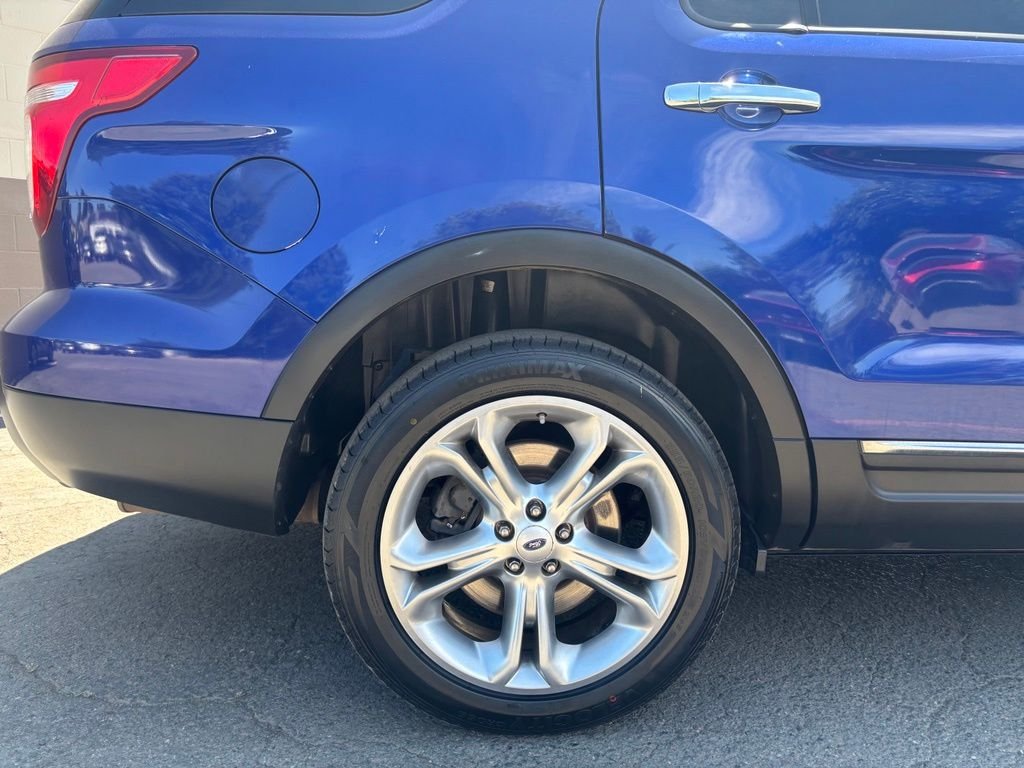 Used 2014 Blue Metallic Ford Limited image 4