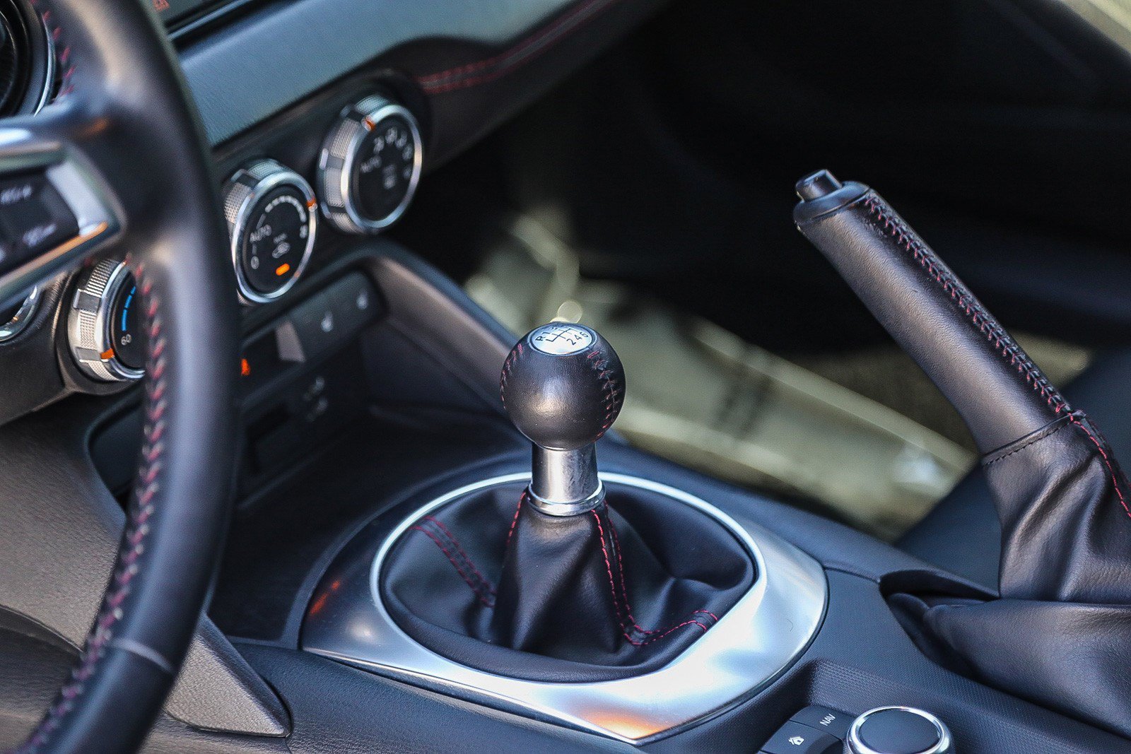 Used 2016 Ceramic Metallic Mazda Grand Touring image 19