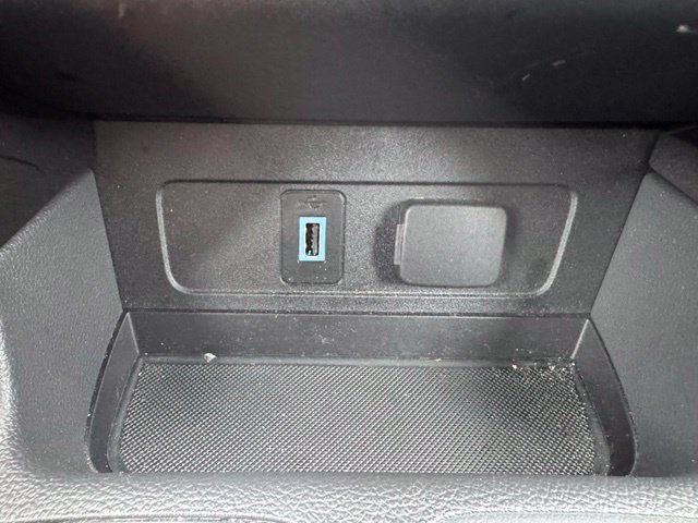 Used 2018 Oxford White Ford SE image 15