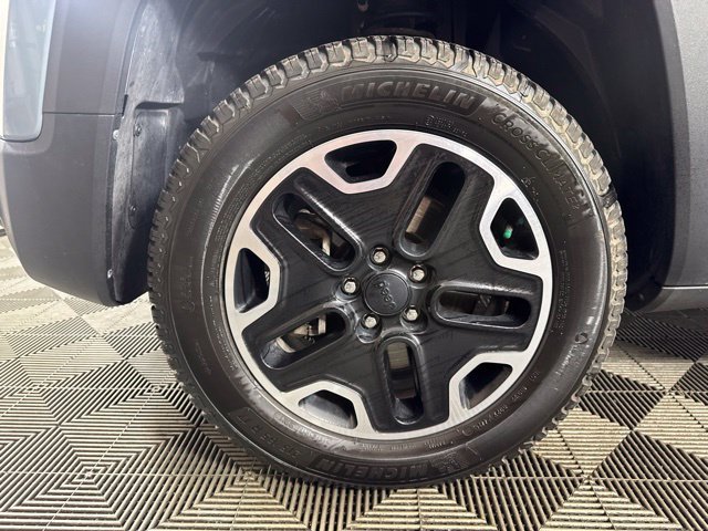 Used 2016 Gray Jeep Trailhawk image 10