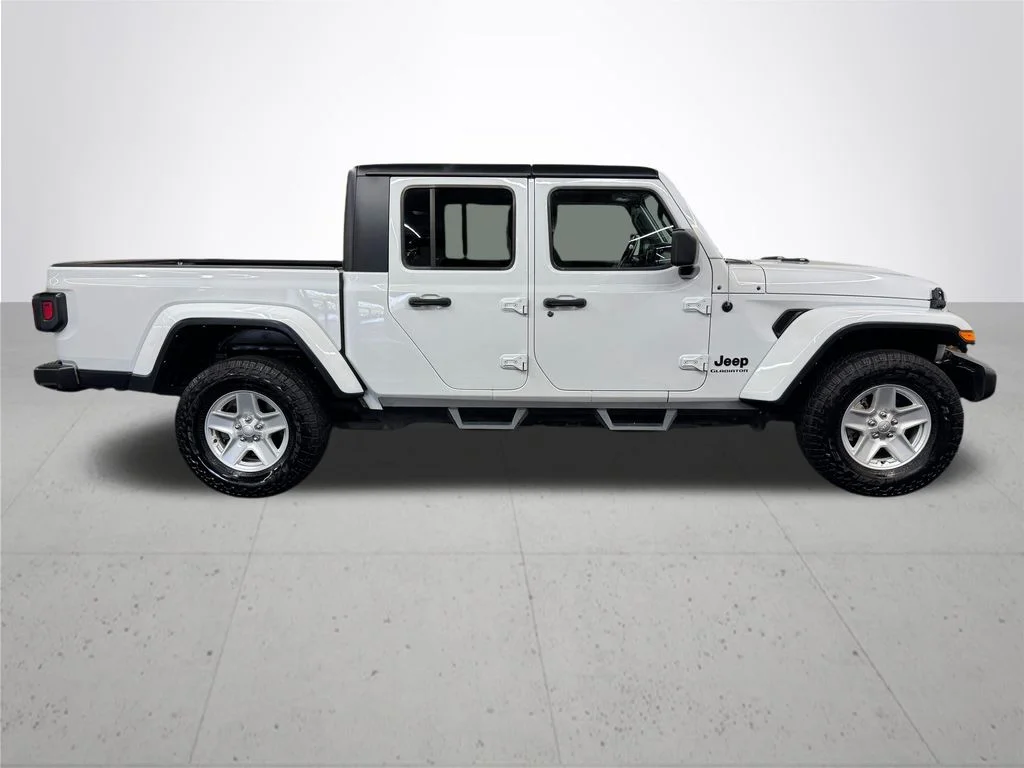 Used 2022 White Jeep Sport image 8