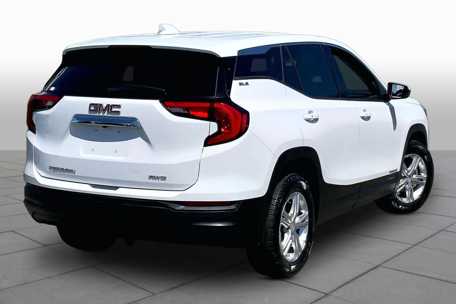 Used 2019 Summit White GMC SLE image 13
