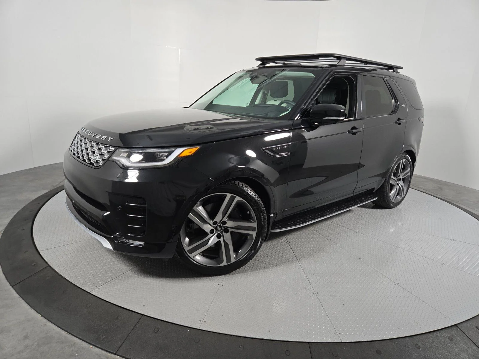 Used 2026 Santorini Black Metallic Land Rover  image 1