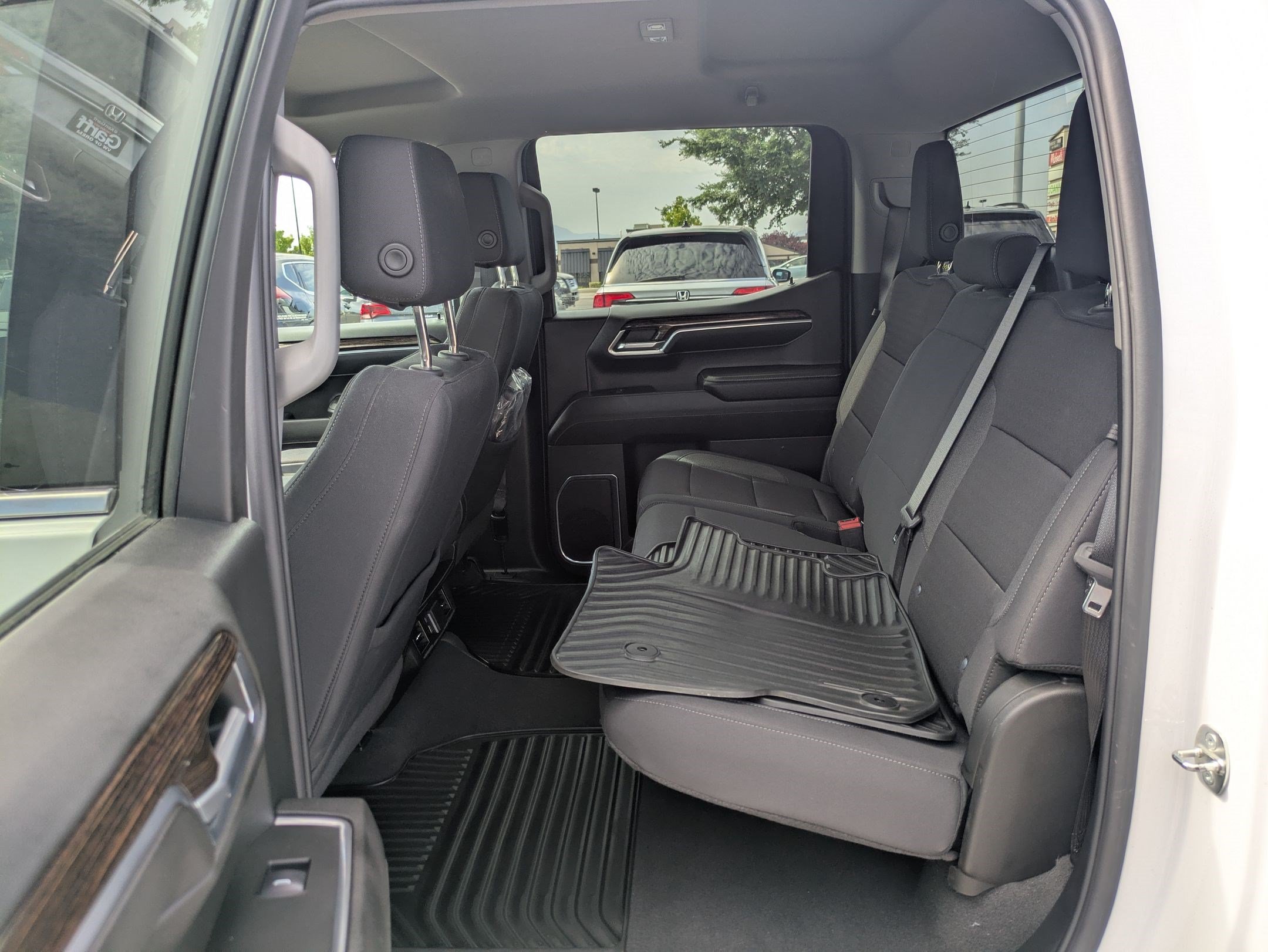 Used 2024 Summit White GMC SLE image 27