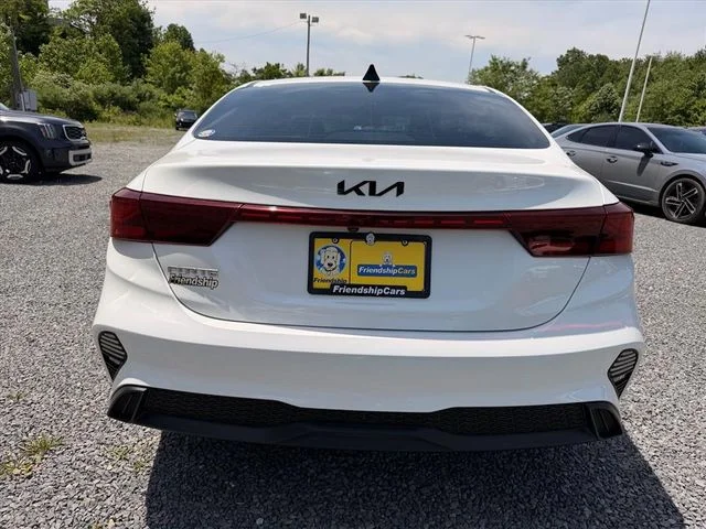 Used 2022 White Kia LXS image 13