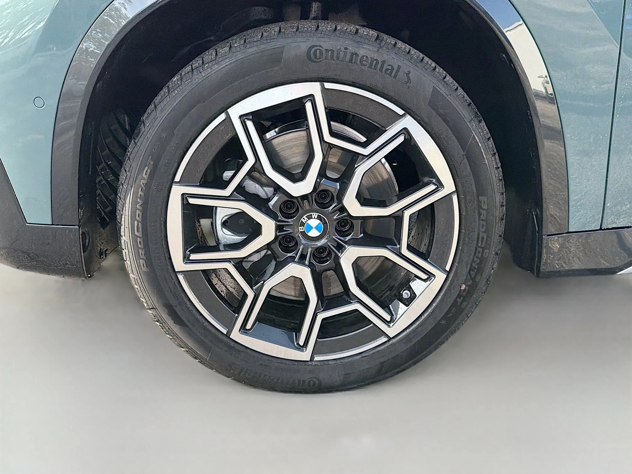 New 2026 Cape York Green Metallic BMW xDrive28i image 40