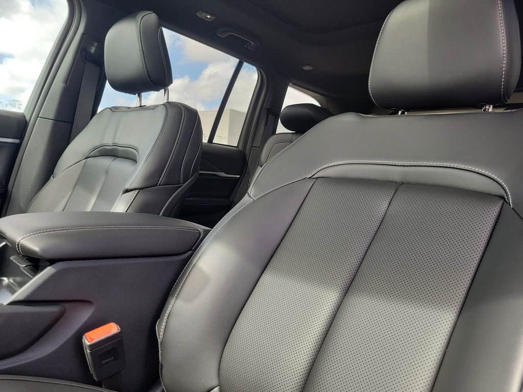 New 2026 Baltic Gray Metallic Clear-Coat Exterior Paint Jeep Limited image 24